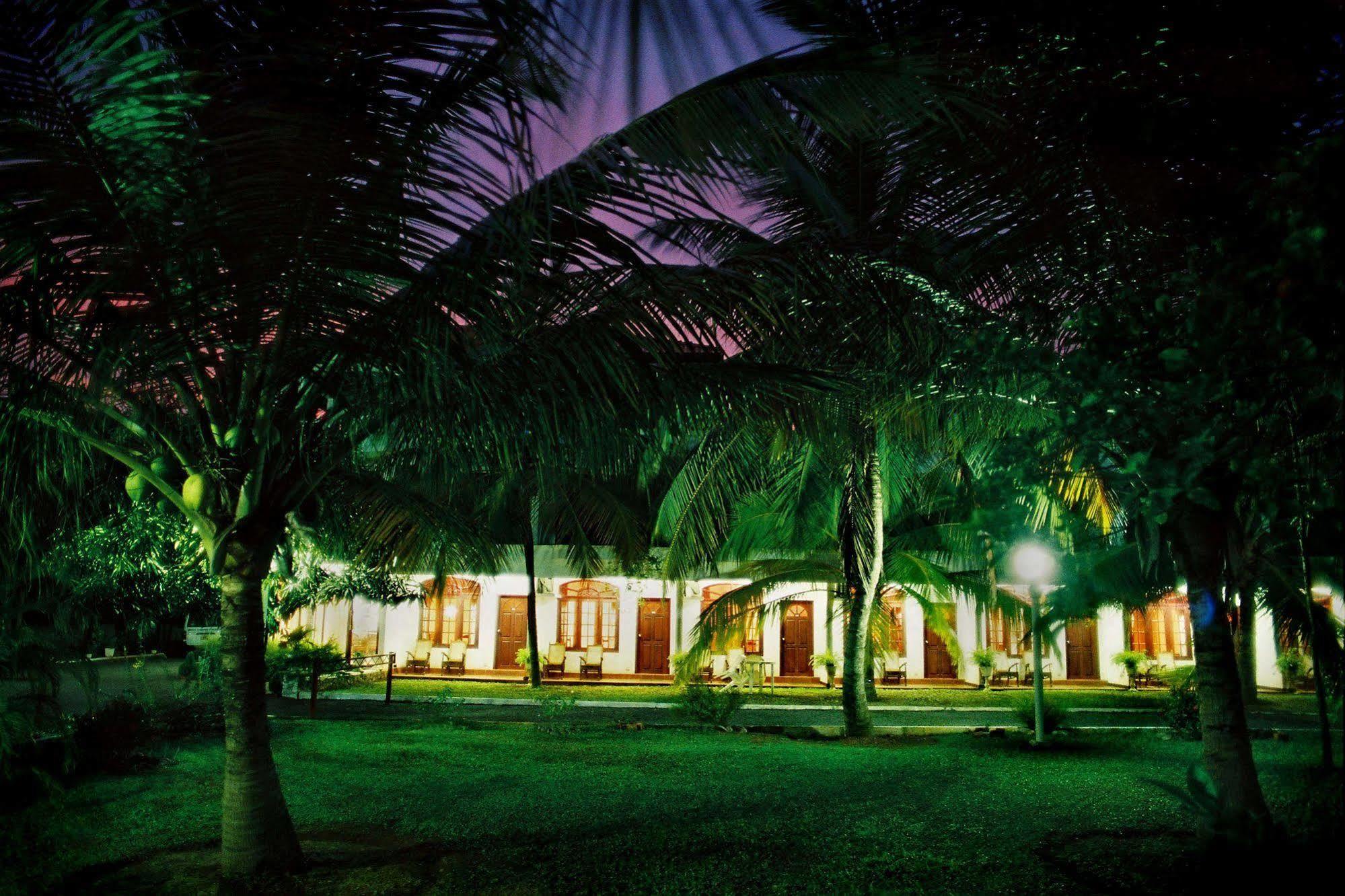 Hotel Lagoon Paradise Negombo Exterior foto